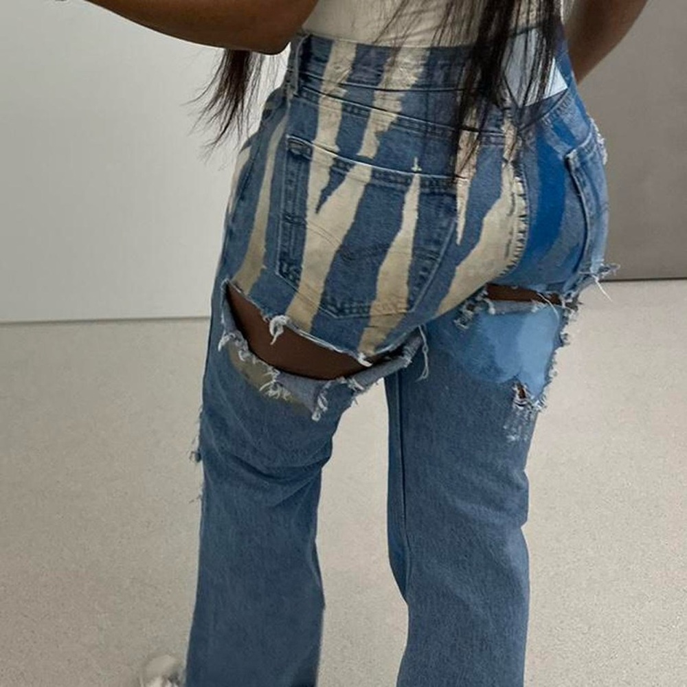 distressed jeans - Picture 3 of 3